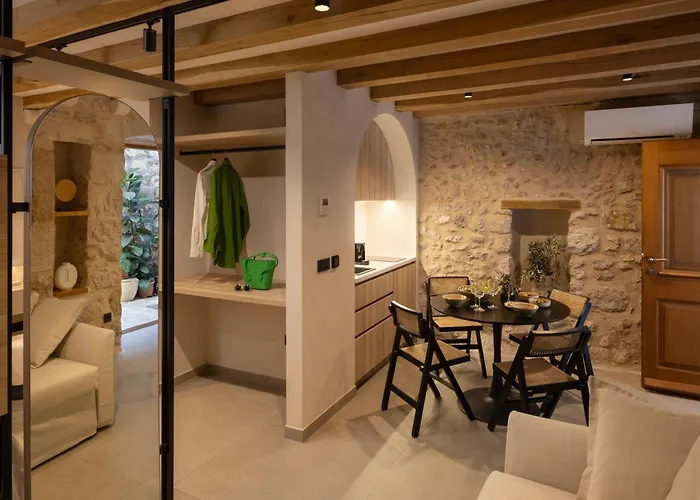 Old Town Olive Studio Apartment