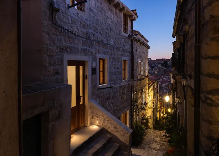 Old Town Olive Studio Apartment